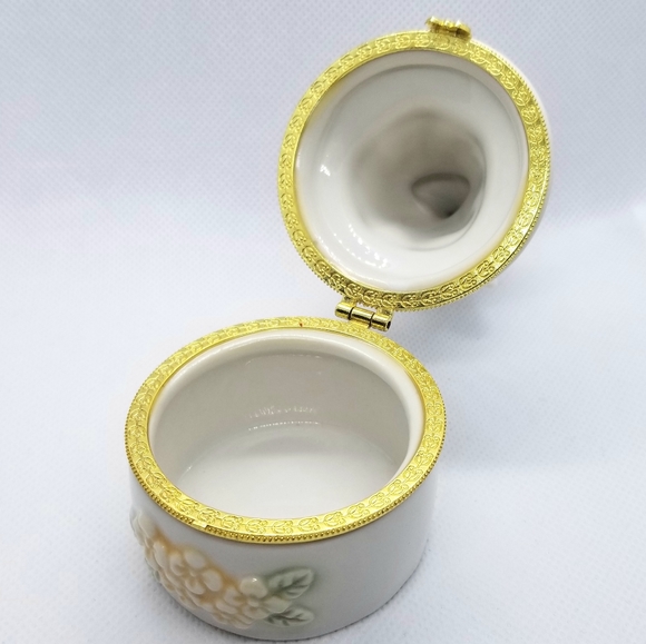 Vintage Angel Trinket Box - Picture 4 of 7